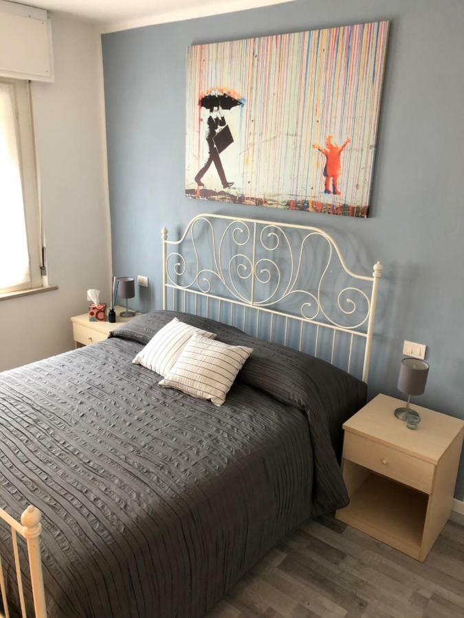 Irides Rooms A Un Passo Dai Parchi Divertimento Lazise Exterior foto